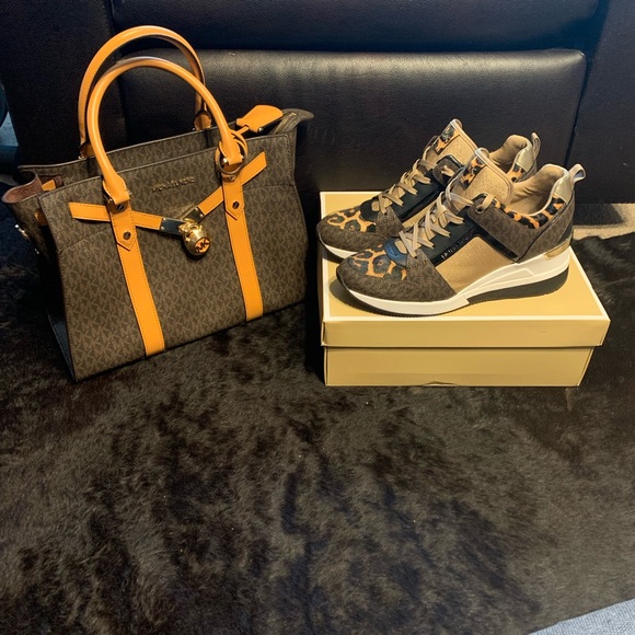 Michael Kors Handbag - Picture 4 of 9